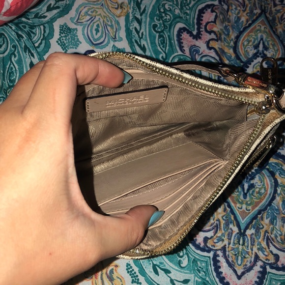 Michael Kors Hand Bag LIKE NEW - Picture 2 of 3